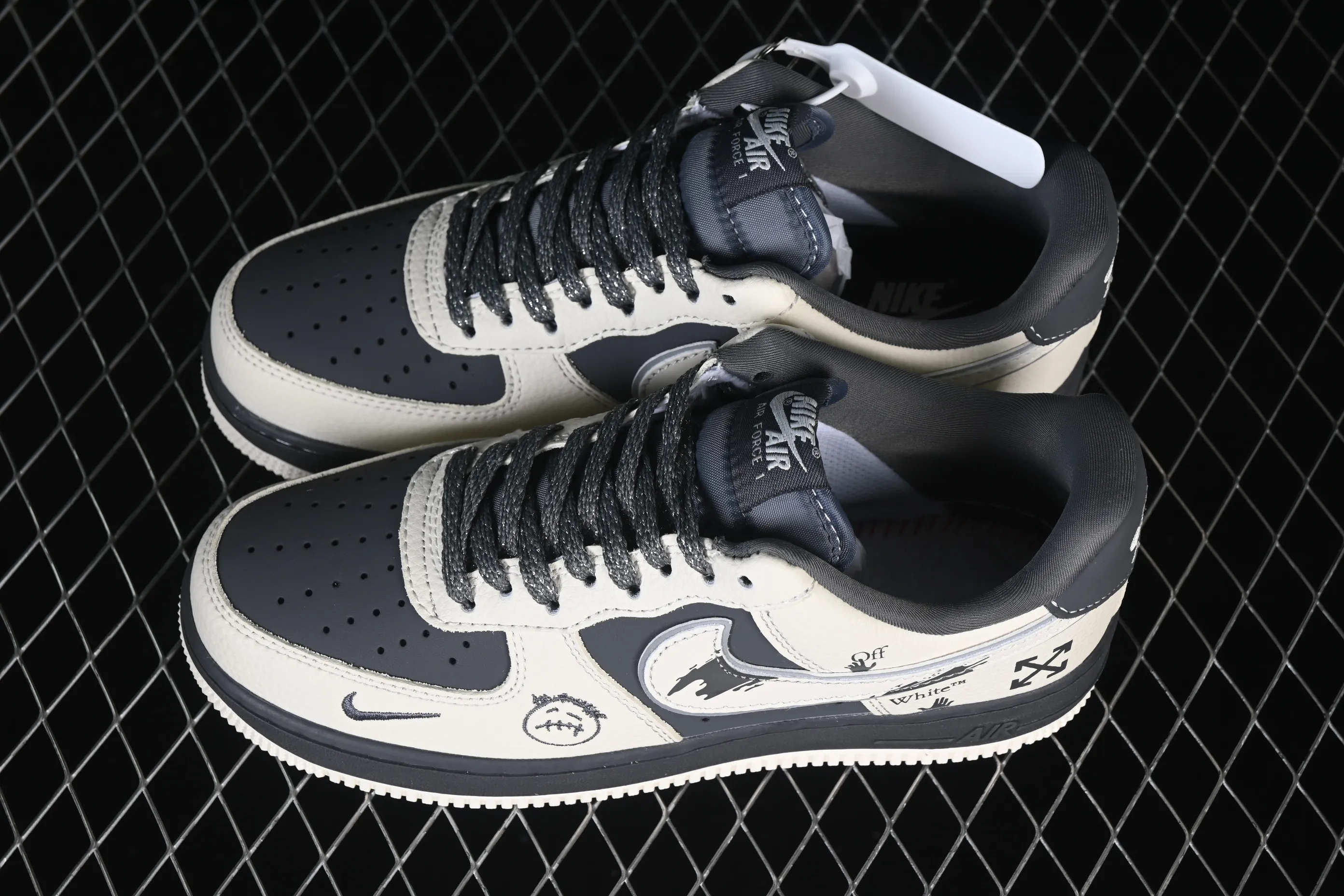 All categories Nk Air Force 1 Air Force series Nk Air Force 1 Low Air Force low-top Nike Air Force 1'07 Low joint white and black graffiti Air Force 1 low-top casual sneakers XL1979-130